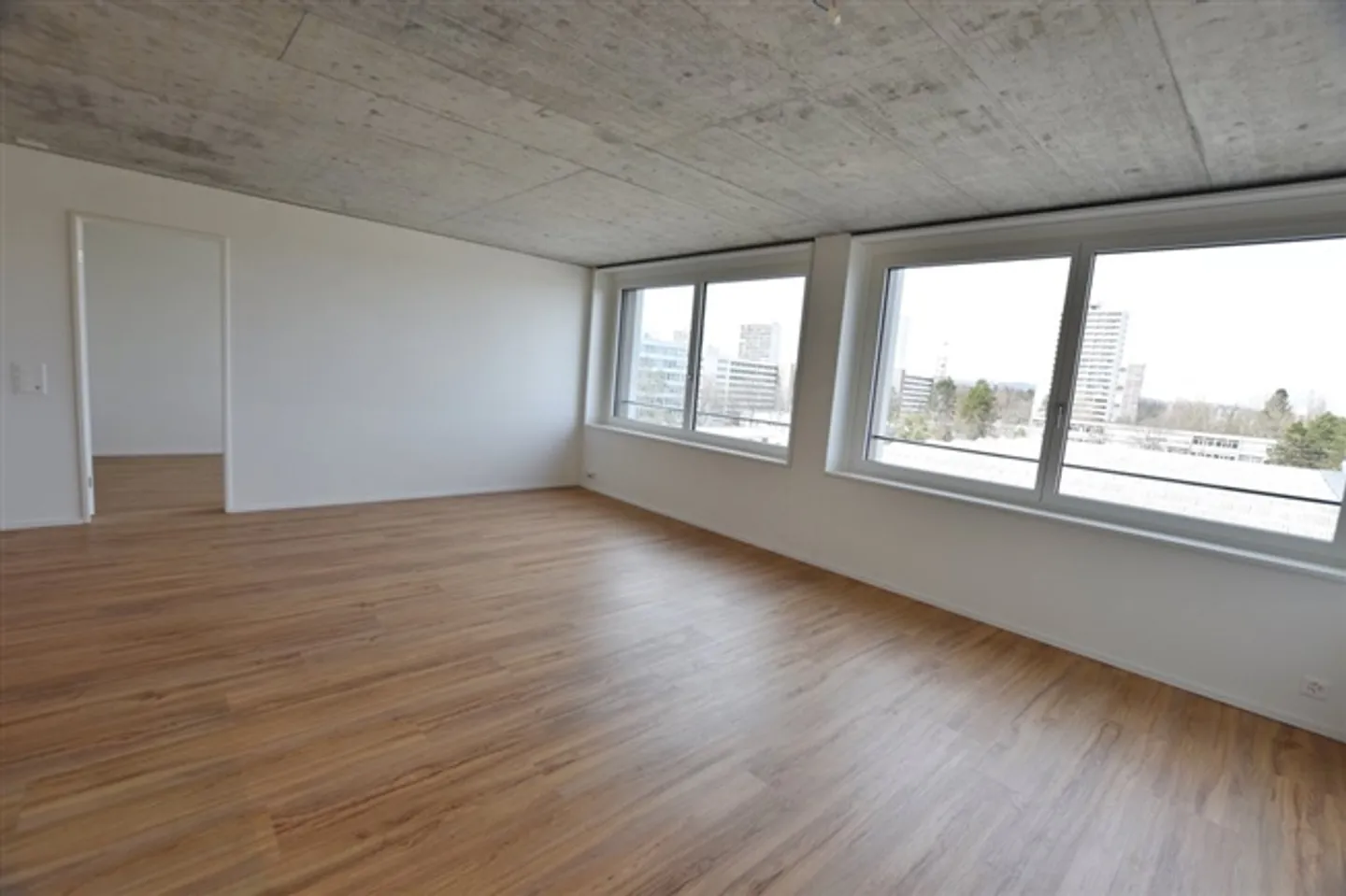Appartamento moderno di 2,5 stanze con grande terrazza comune sul tetto - Foto 4 di 8
