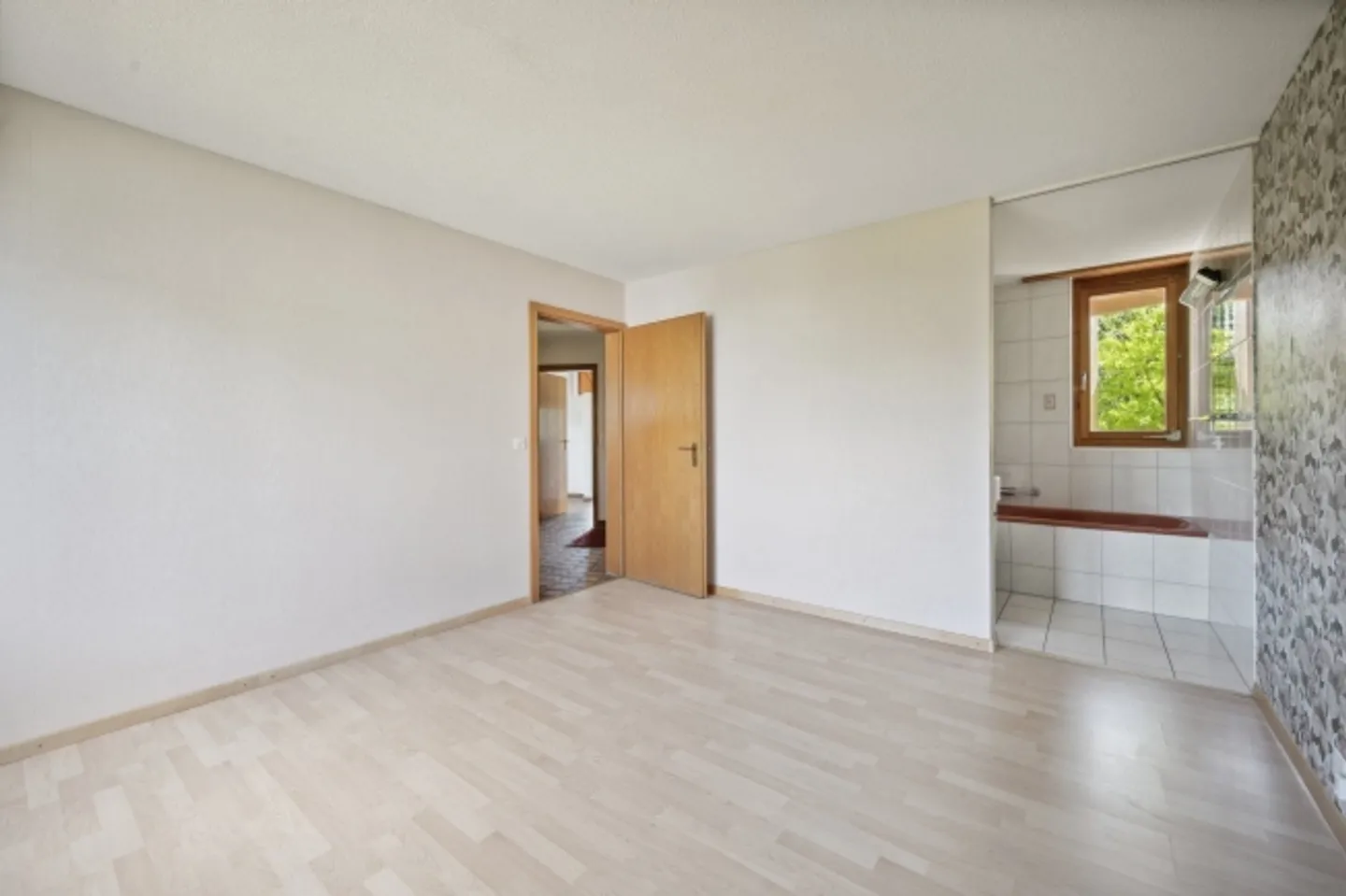 Maison spacieuse de 8,5 pièces avec jardin à vendre à Muri - Photo 9 sur 13