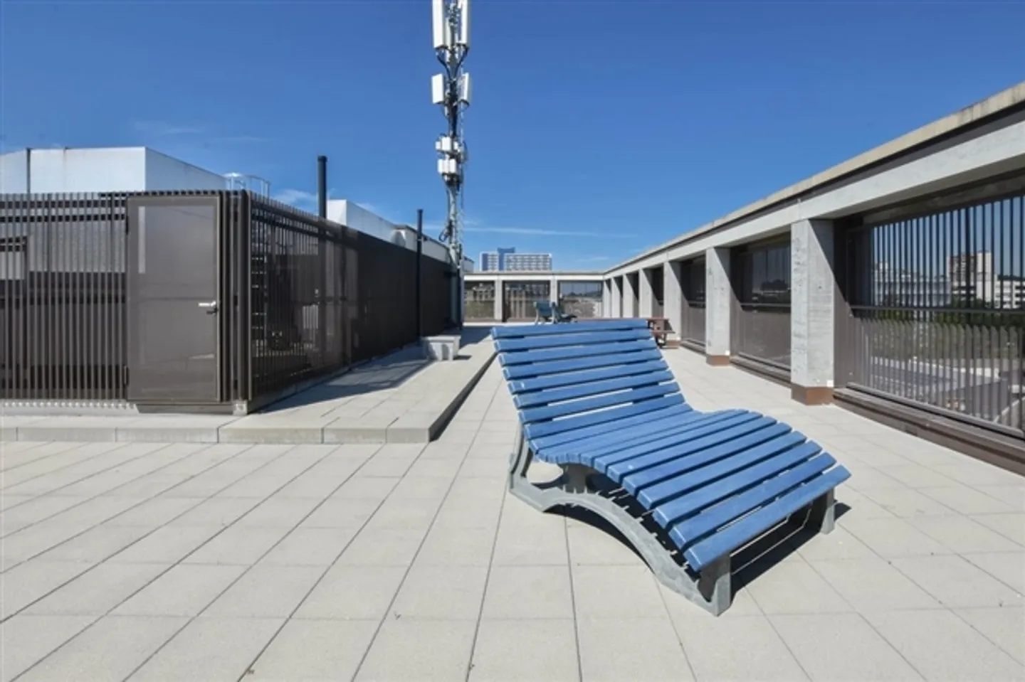 Appartamento moderno di 2,5 stanze con grande terrazza comune sul tetto - Foto 7 di 8