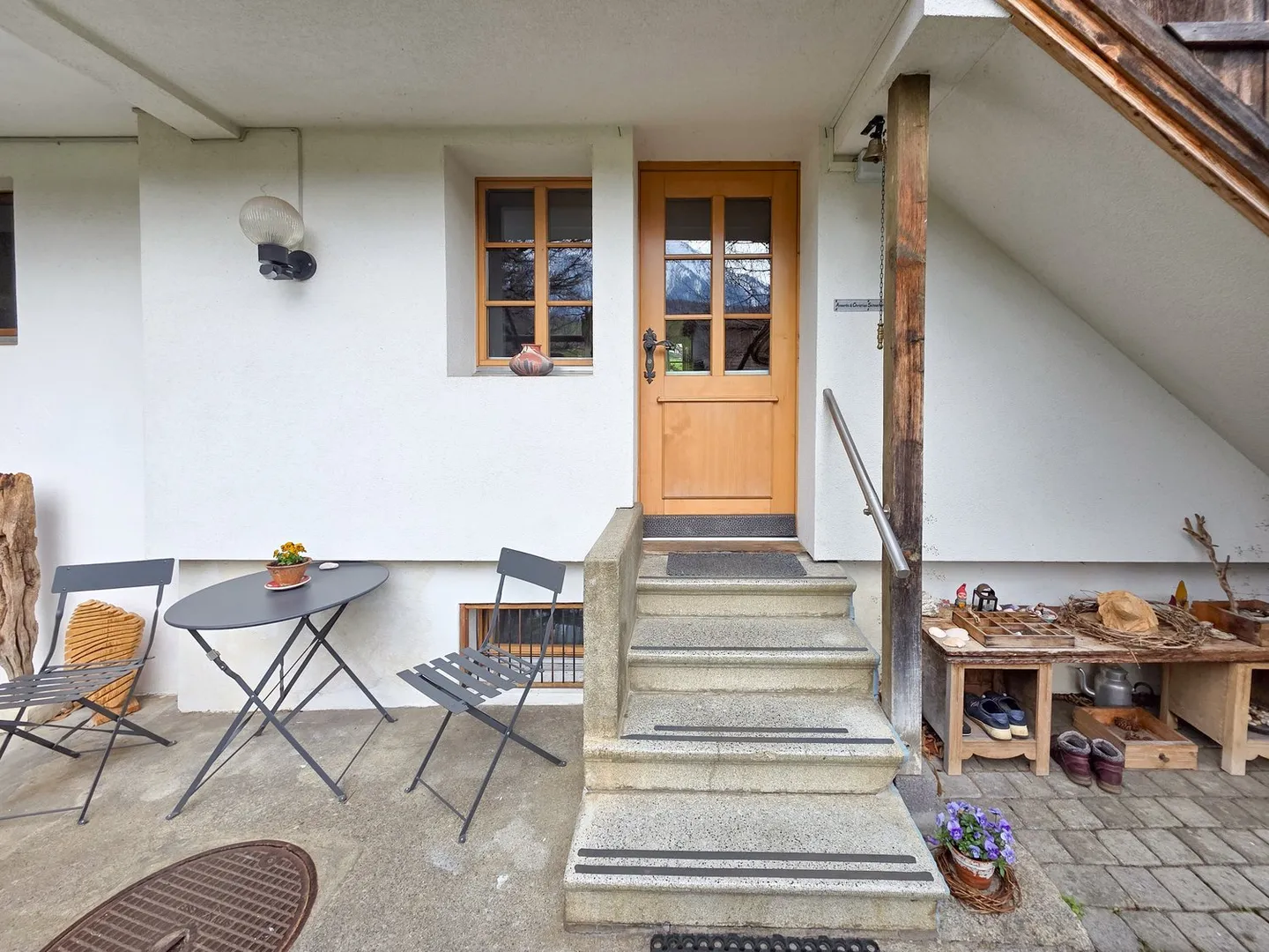 Maison bifamiliale avec grand espace extérieur - Photo 2 sur 53
