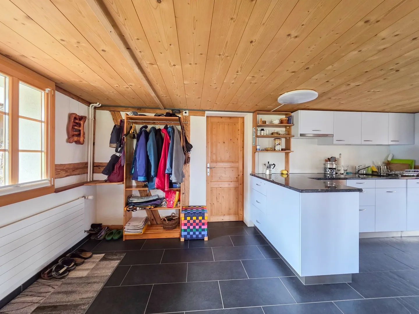 Maison bifamiliale avec grand espace extérieur - Photo 3 sur 53