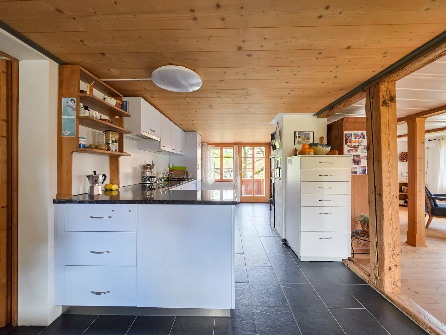 Maison bifamiliale avec grand espace extérieur - Photo 5 sur 53