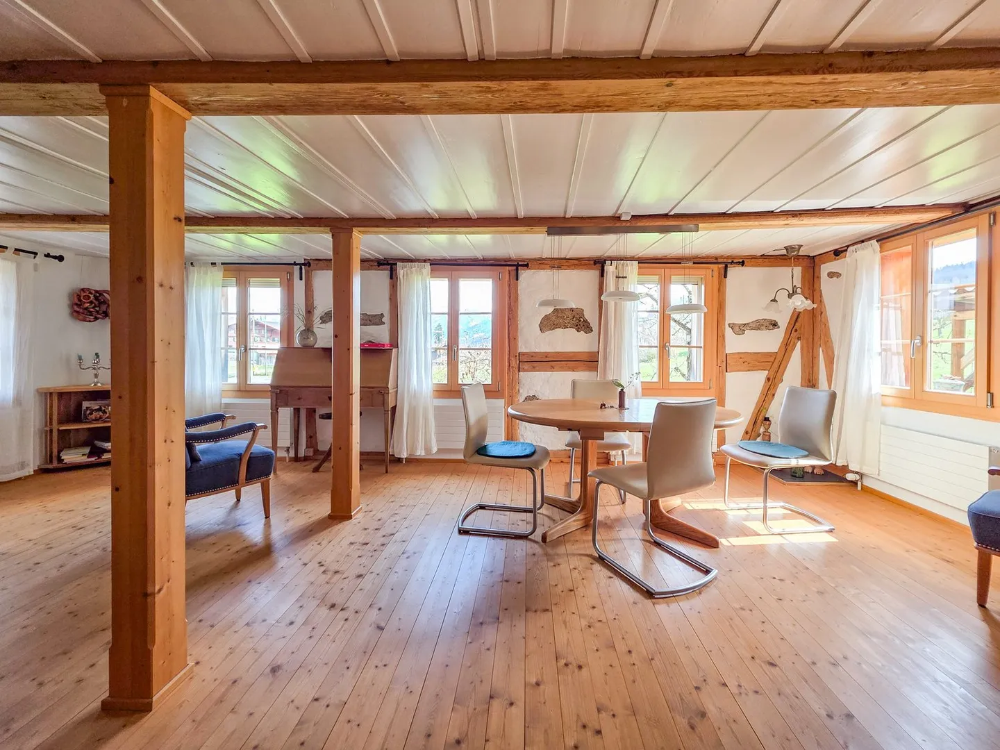 Maison bifamiliale avec grand espace extérieur - Photo 7 sur 53