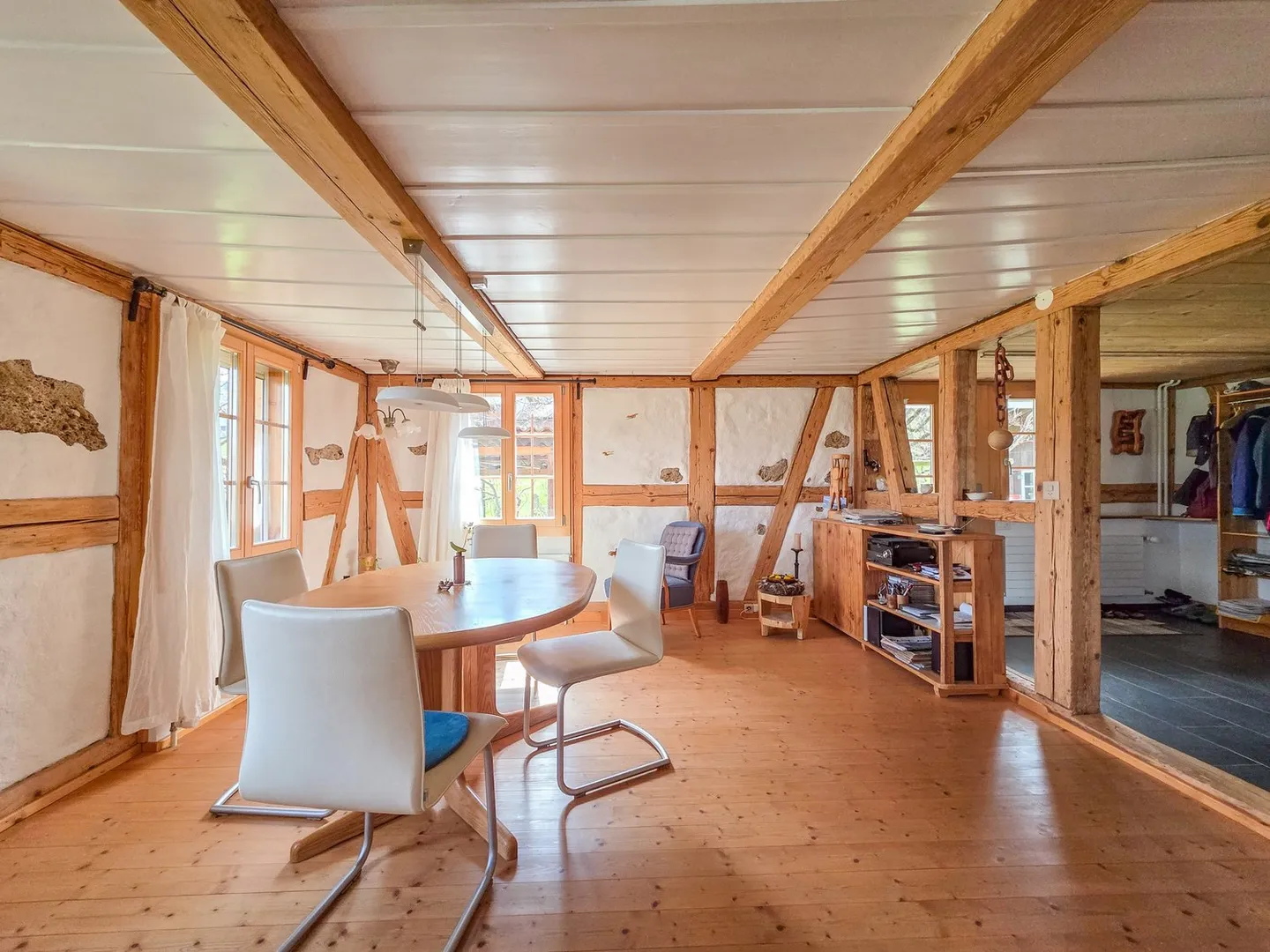 Maison bifamiliale avec grand espace extérieur - Photo 8 sur 53