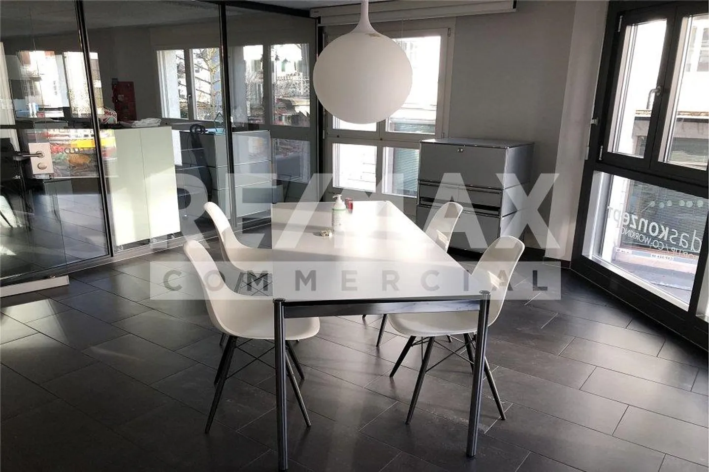 Espace de coworking en communauté de bureaux - Photo 3 sur 9