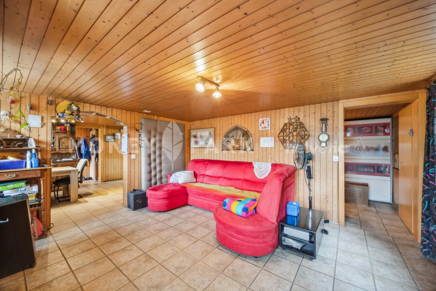 Charmantes 6-Zimmer-Einfamilienhaus in idyllischer Landwirtschaftszone - Foto 3 von 16