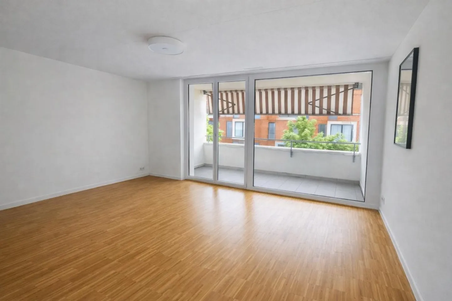 Bright and beautiful 3.5-room apartment - Photo 3 of 8