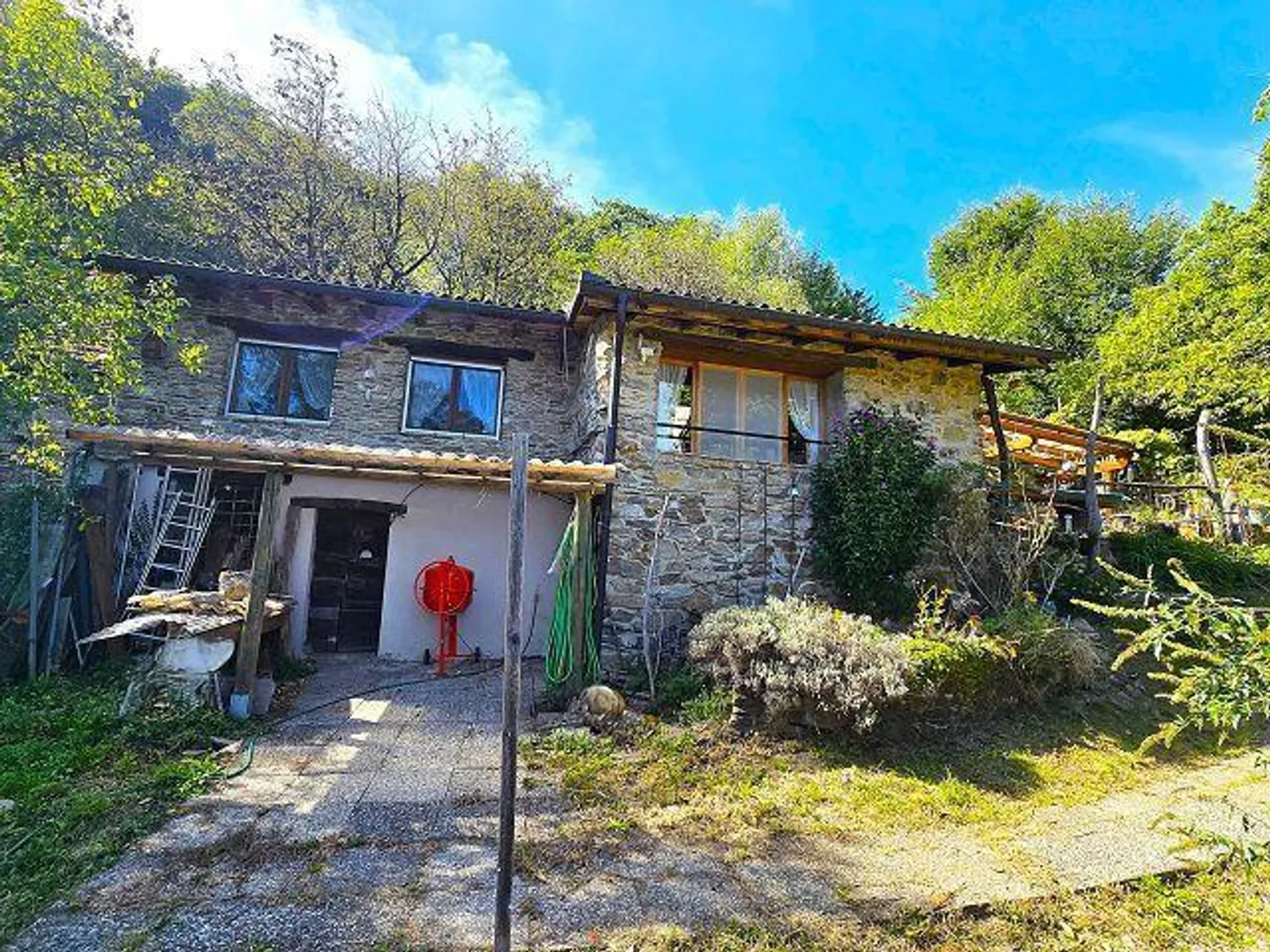 Cascina 3,5 loc. nella natura con grande terreno, molto soleggiato, con bella vista» - Foto 1 di 45