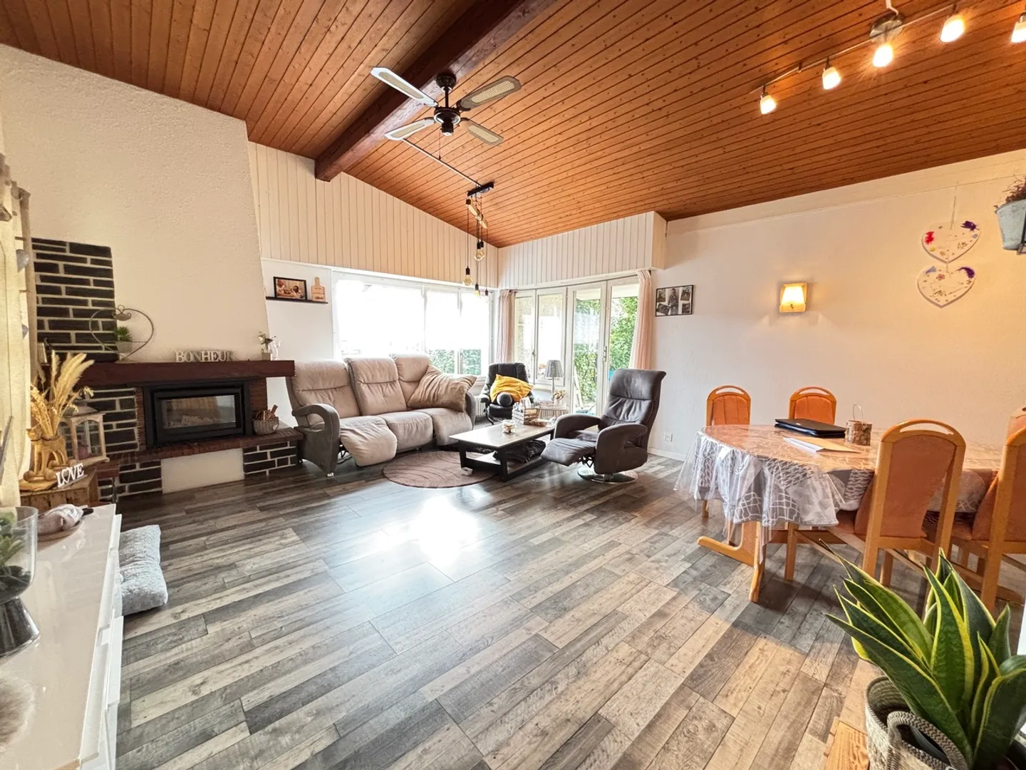 Schönes Familienhaus in ruhiger Lage - Foto 2 von 11