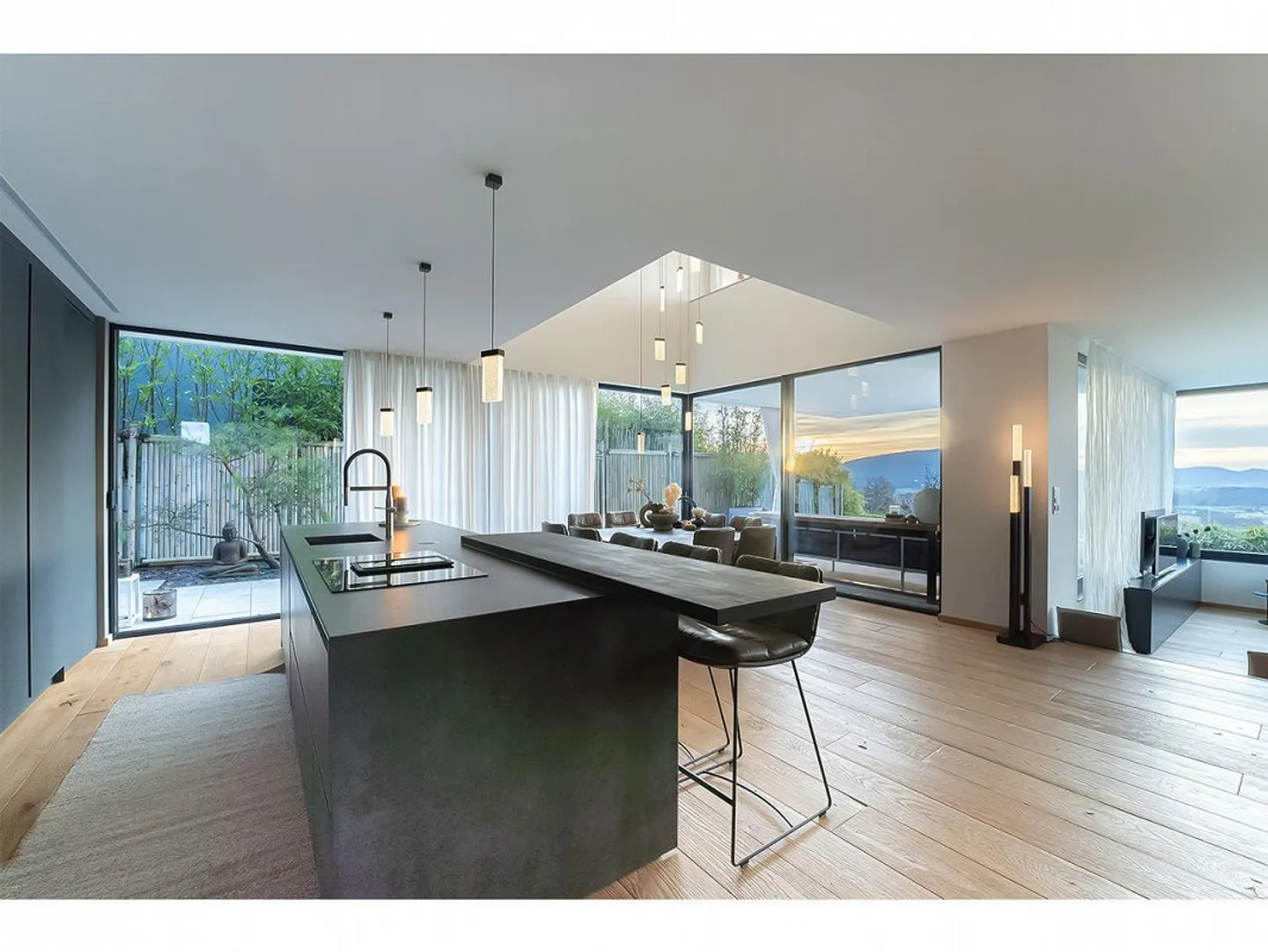 EXCLUSIVE PENTHOUSE VILLA - Photo 2 of 14