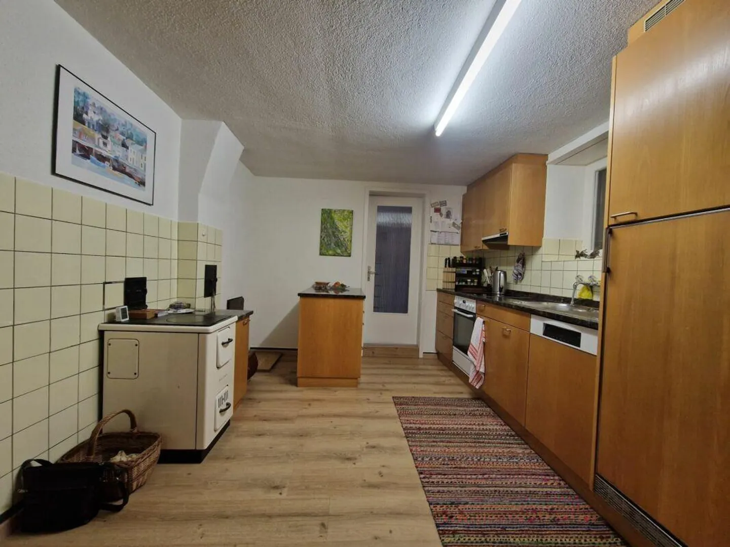 Terreno edificabile, pianeggiante di 1'528 m2 con una casa colonica ben abitabile in una bella zona residenziale adiacente al centro del villaggio - Foto 9 di 10