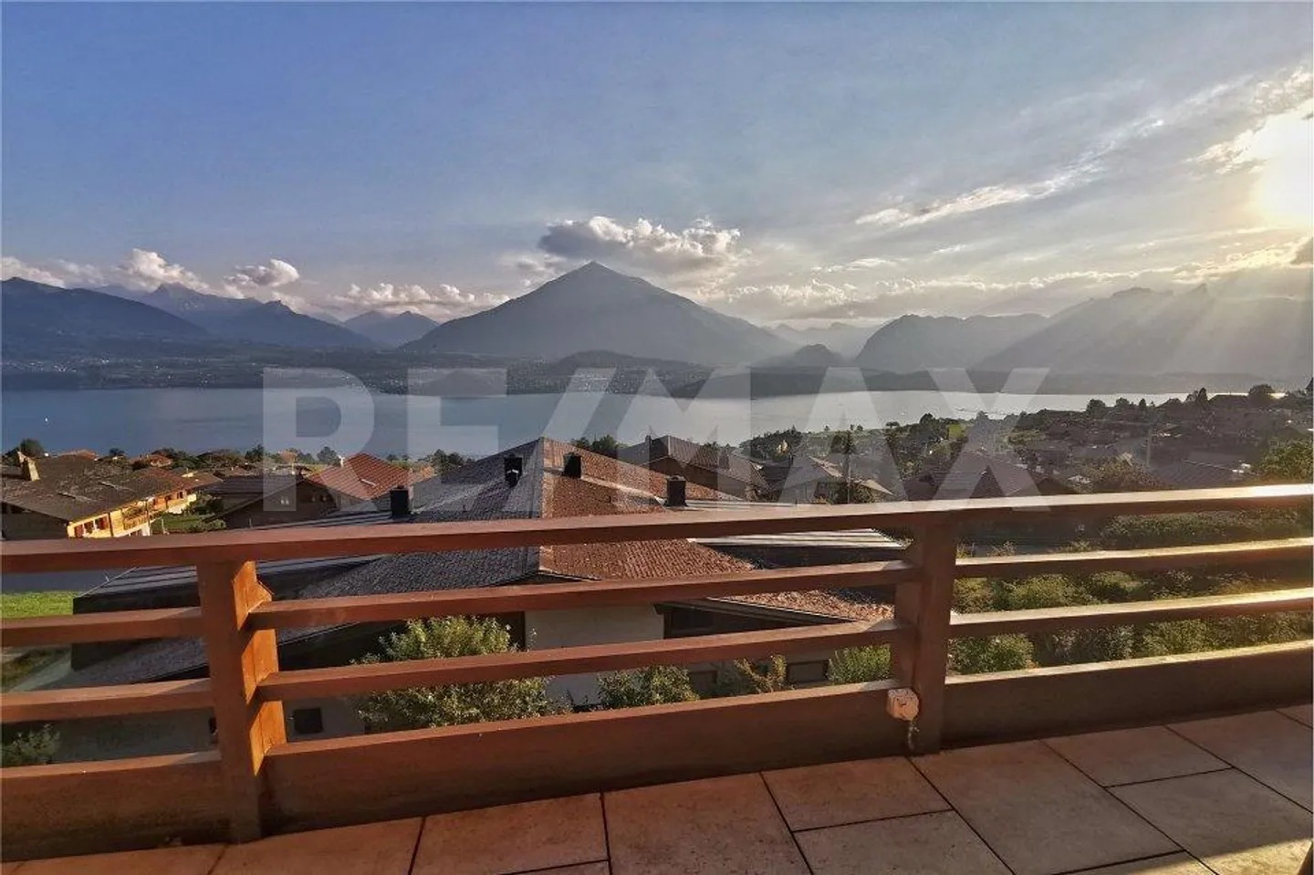 Luxurious Maisonette Apartment in Sigriswil with Mountain and Lake View - Photo 2 of 13