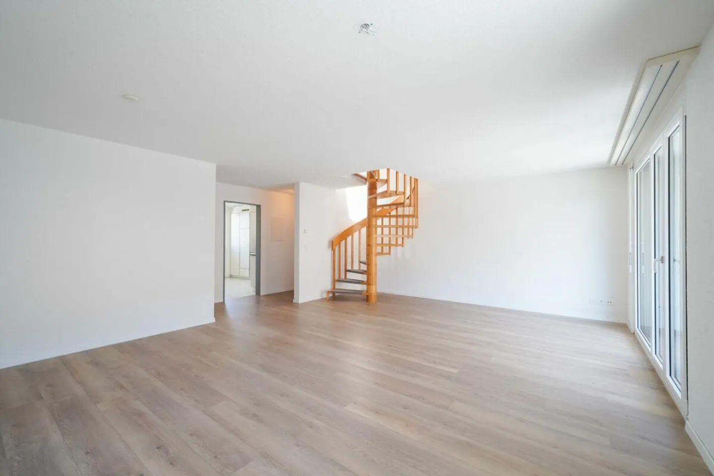 Attractive 6.5-room maisonette apartment - Living comfort on two levels - Photo 1 of 9