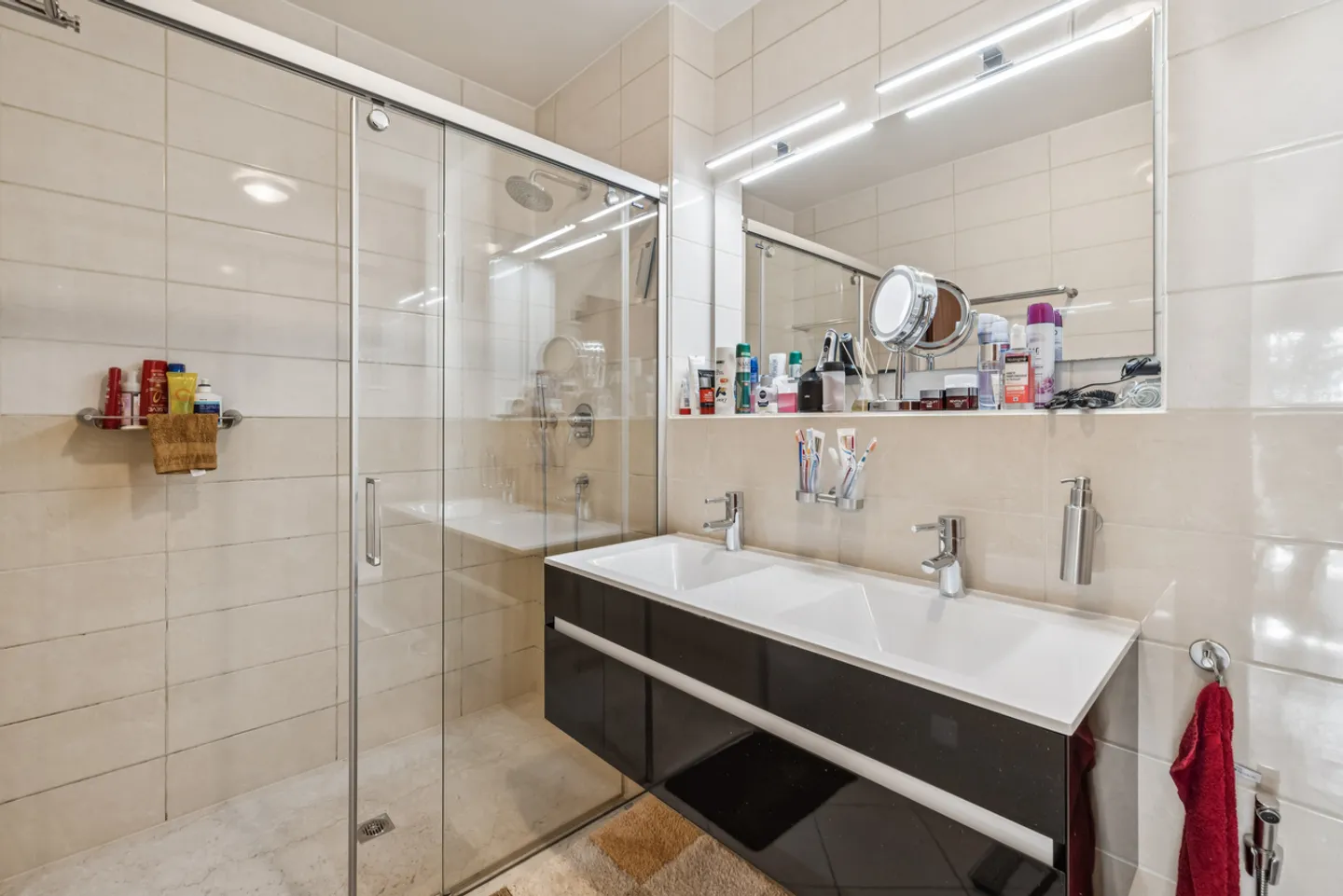 EXCLUSIVITE - GRANDE VILLA CONTEMPORAINE IDEALE POUR LES FAMILLES - Photo 7 sur 13