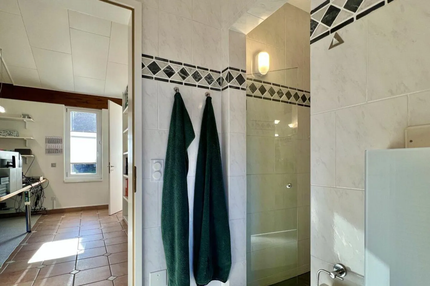 TOP VILLA with guest house, partial lake view, beautiful garden and possibility for a pool - Photo 16 of 30