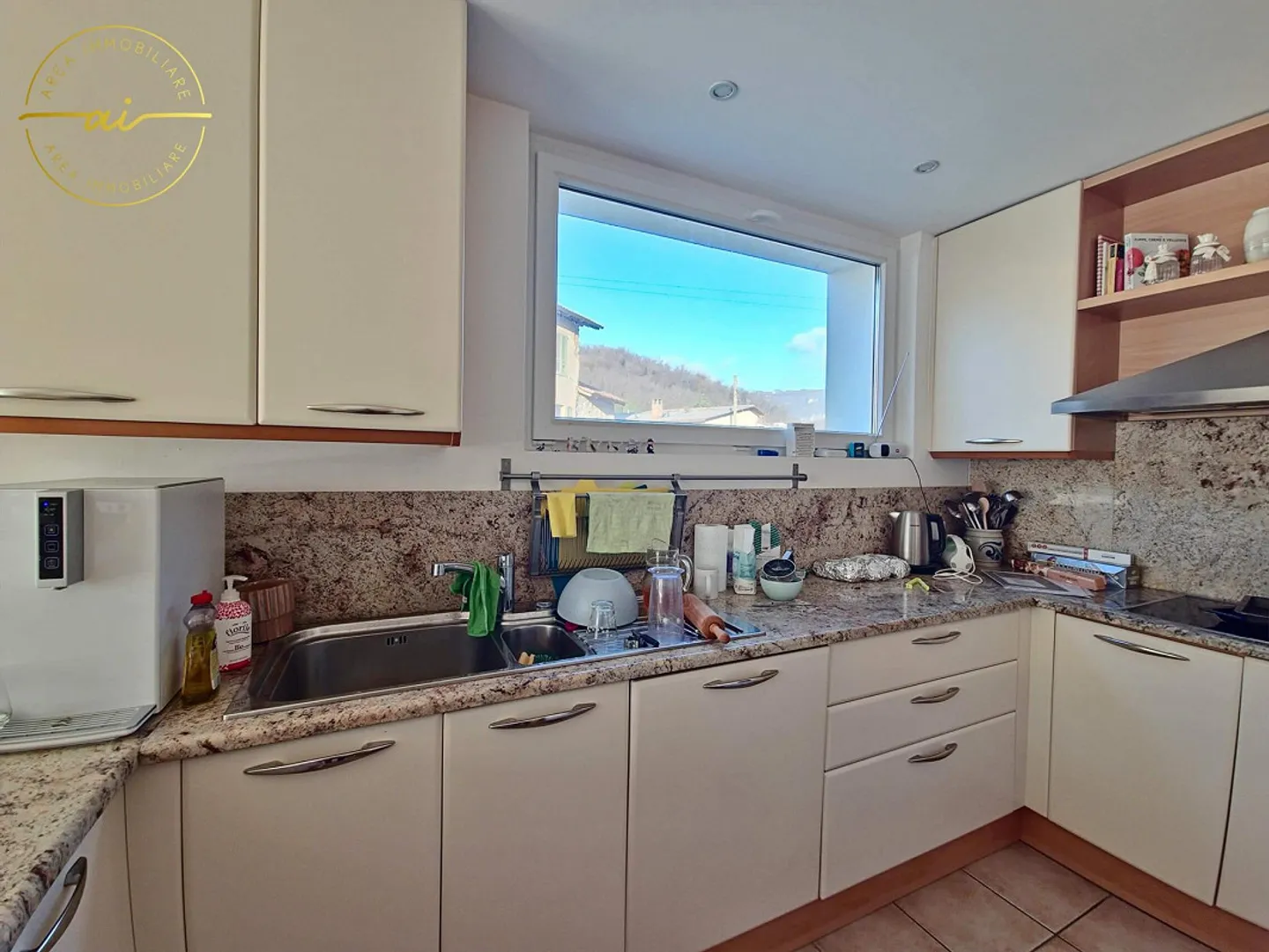 INDEPENDENT HOUSE WITH 5.5 ROOMS, GARDEN AND COMMERCIAL SPACES - Photo 8 of 13