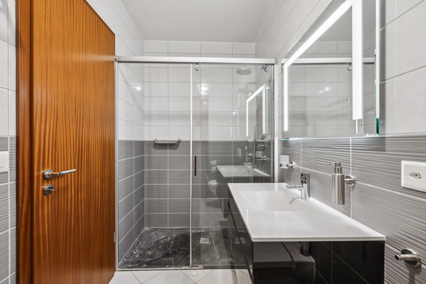 EXCLUSIVITE - GRANDE VILLA CONTEMPORAINE IDEALE POUR LES FAMILLES - Photo 9 sur 13