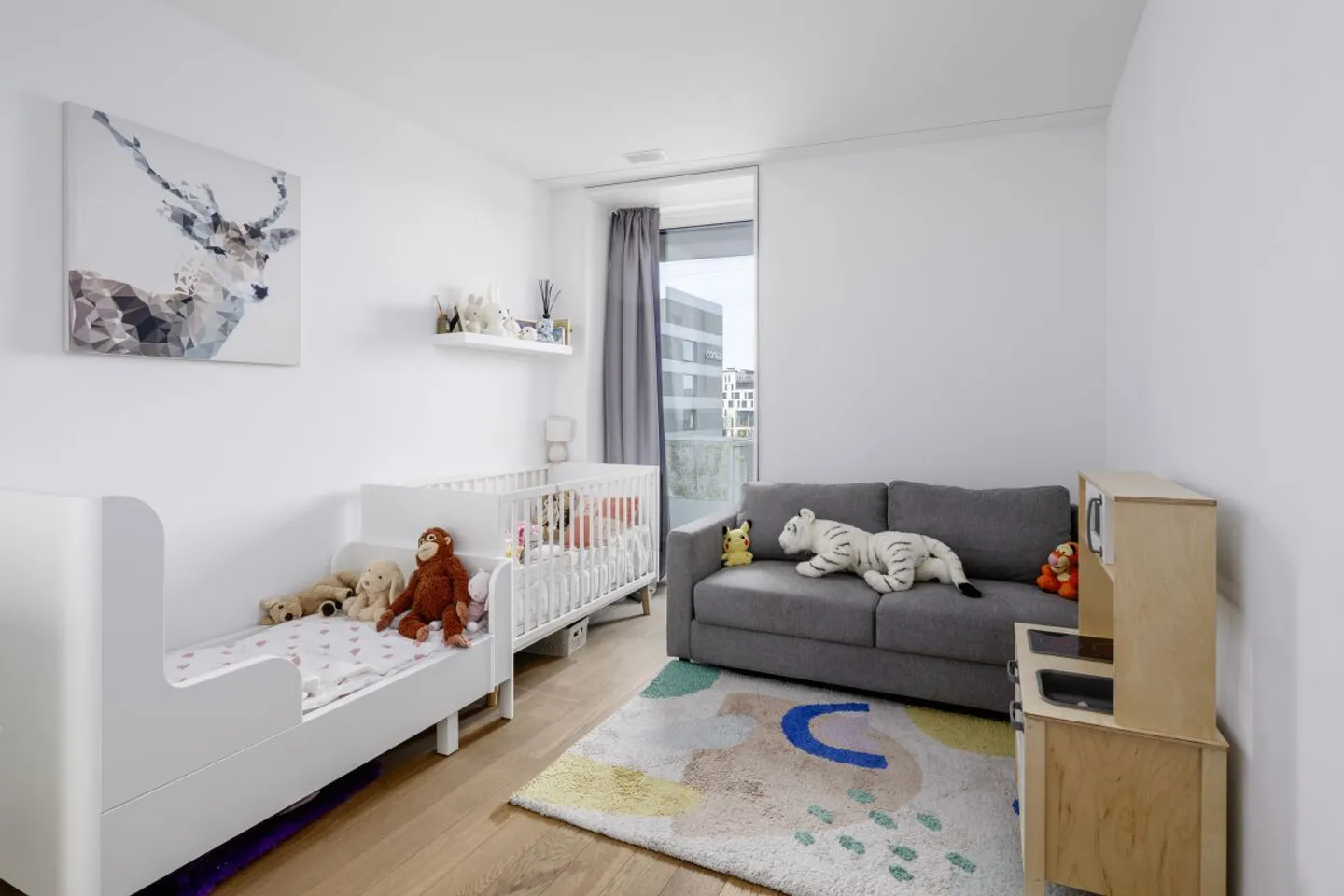 Stylish apartment with stunning views - Photo 6 of 11