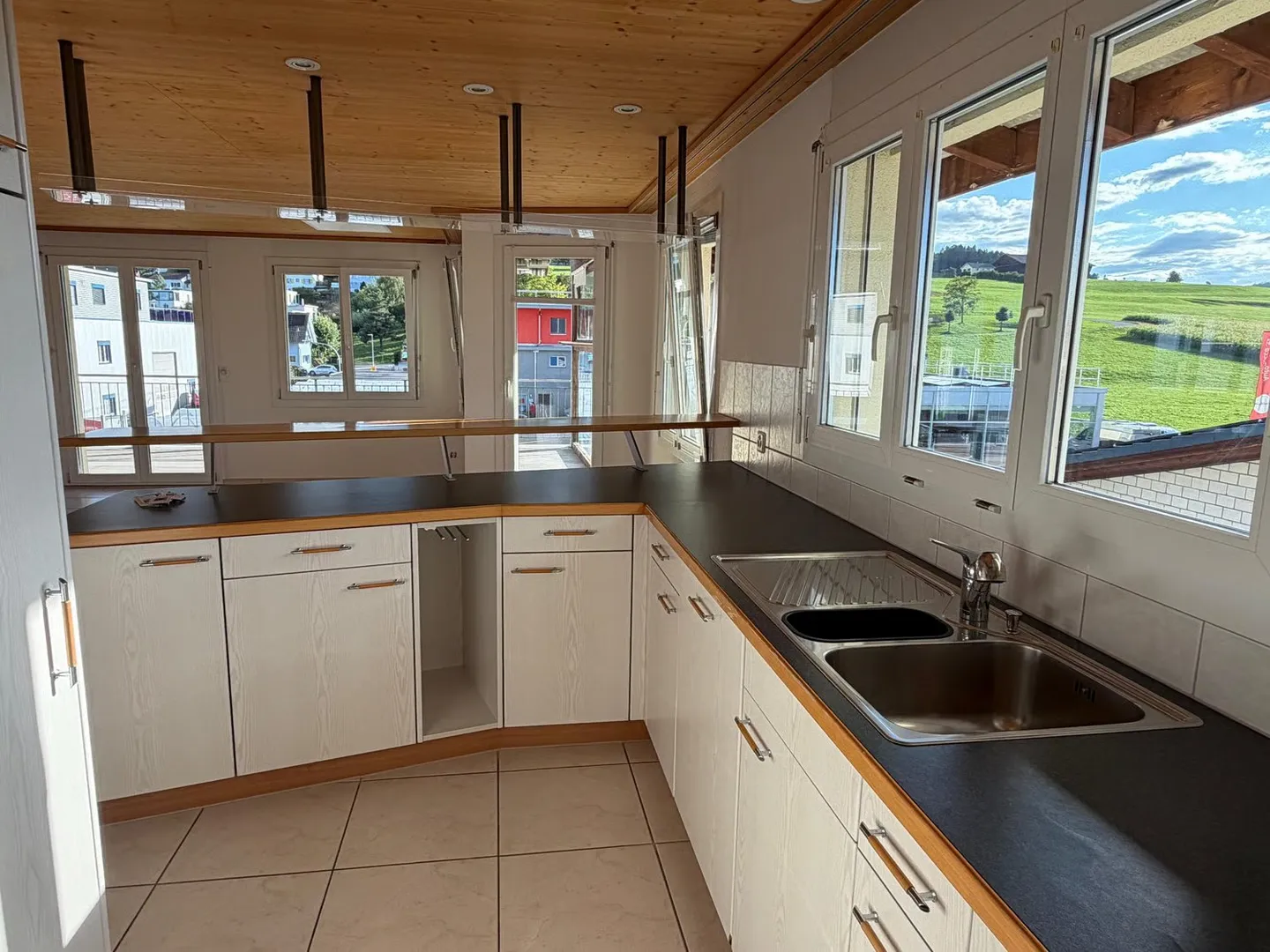 Geräumige Dachwohnung mit Büro - Foto 6 von 12
