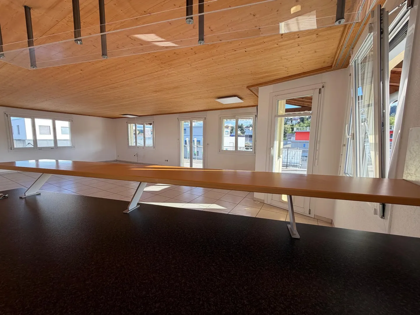 Geräumige Dachwohnung mit Büro - Foto 8 von 12