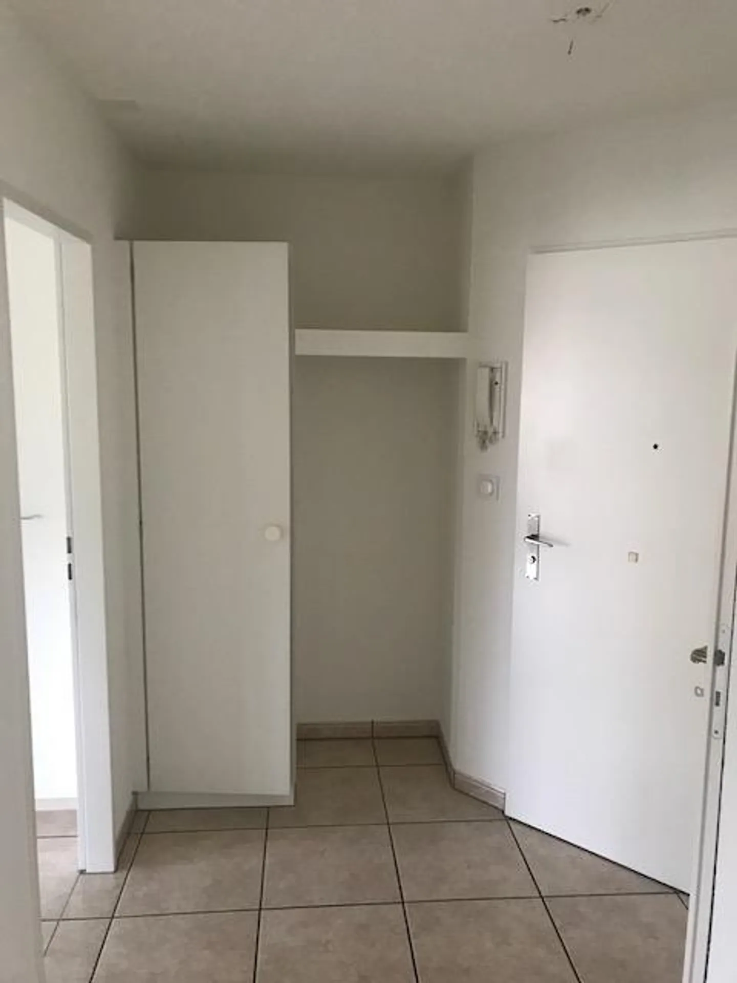 Bella, luminosa appartamento di 4,5 stanze in affitto - Foto 4 di 19