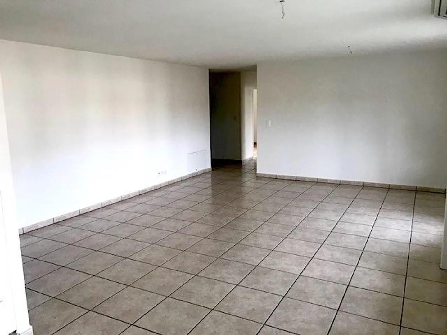 Bella, luminosa appartamento di 4,5 stanze in affitto - Foto 8 di 19