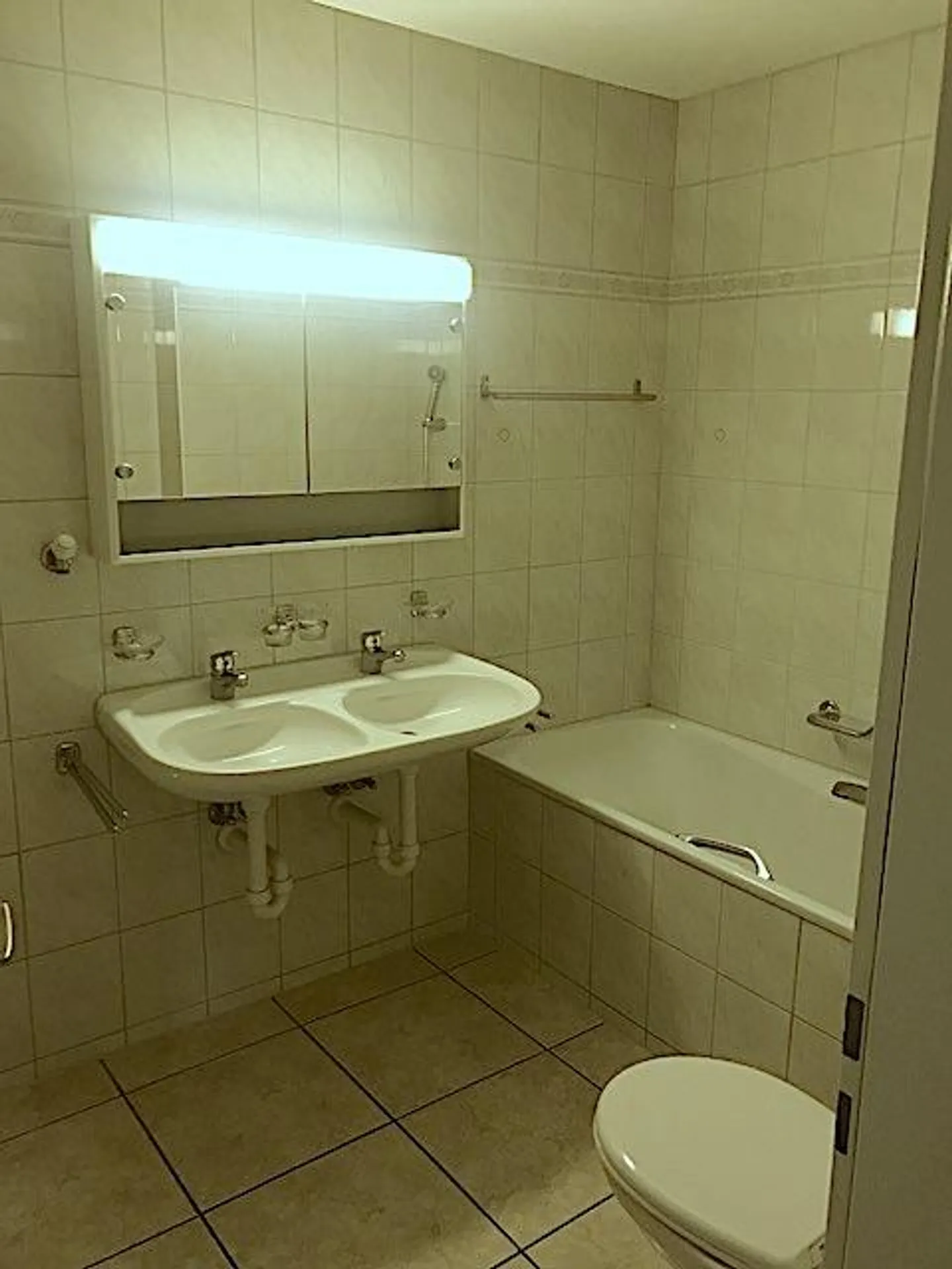 Bella, luminosa appartamento di 4,5 stanze in affitto - Foto 9 di 19