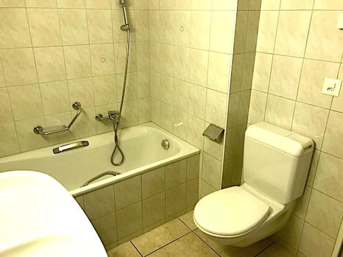 Bella, luminosa appartamento di 4,5 stanze in affitto - Foto 10 di 19