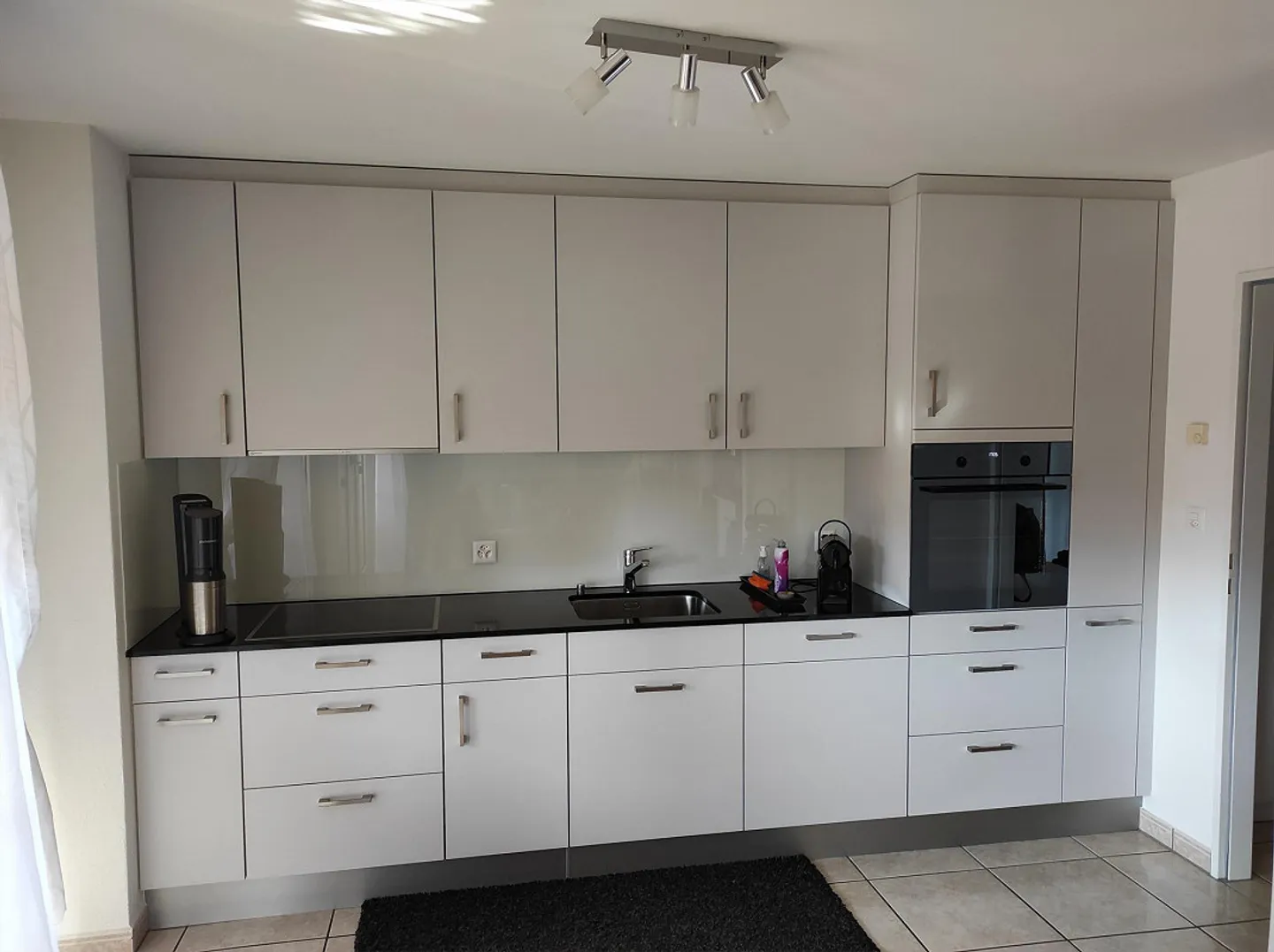 Bella, luminosa appartamento di 4,5 stanze in affitto - Foto 2 di 19