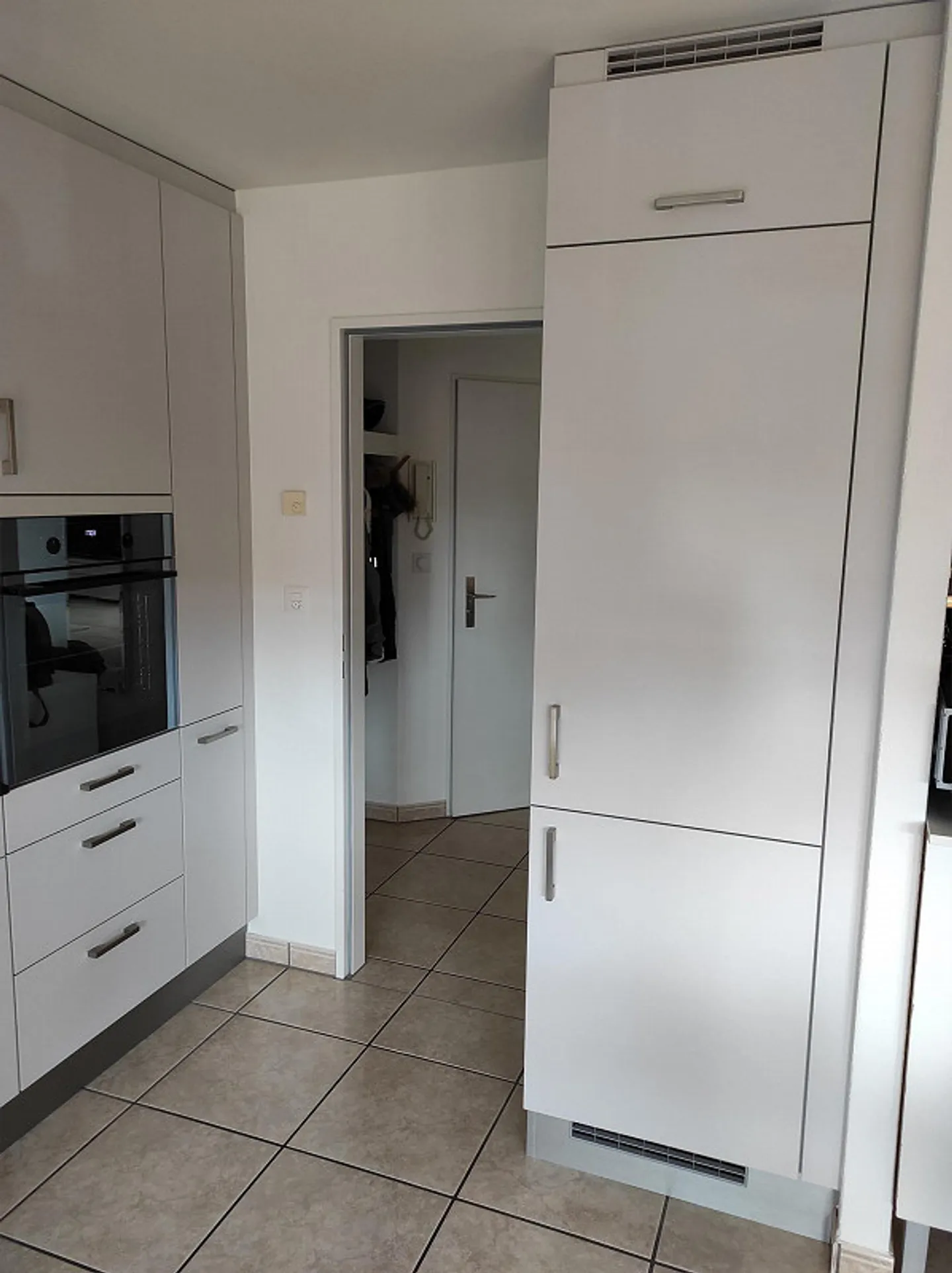 Bella, luminosa appartamento di 4,5 stanze in affitto - Foto 3 di 19