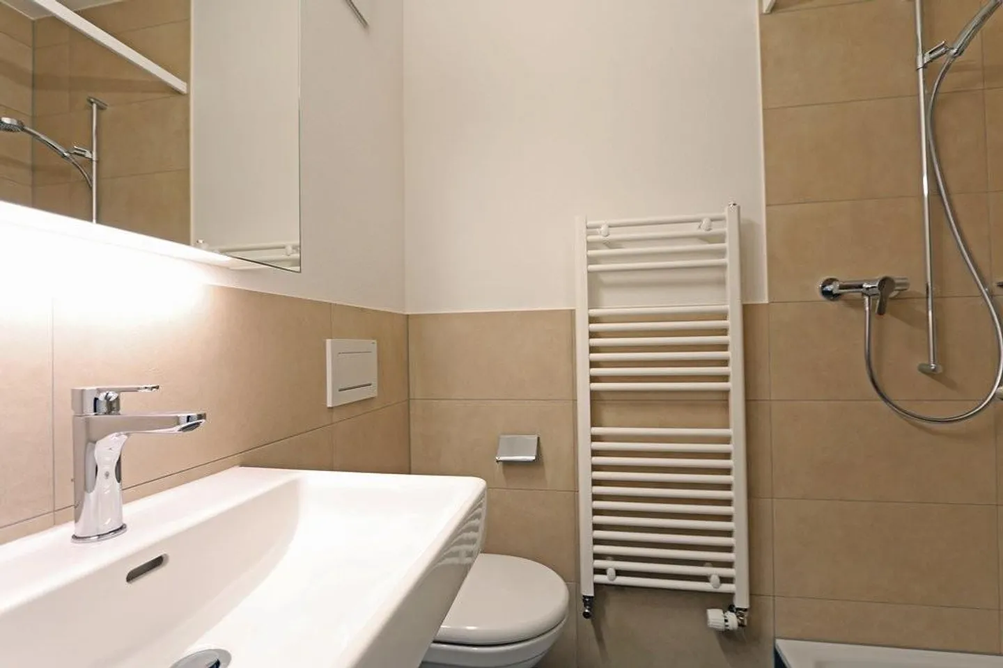 Renovated studio in a central location! - Photo 4 of 5