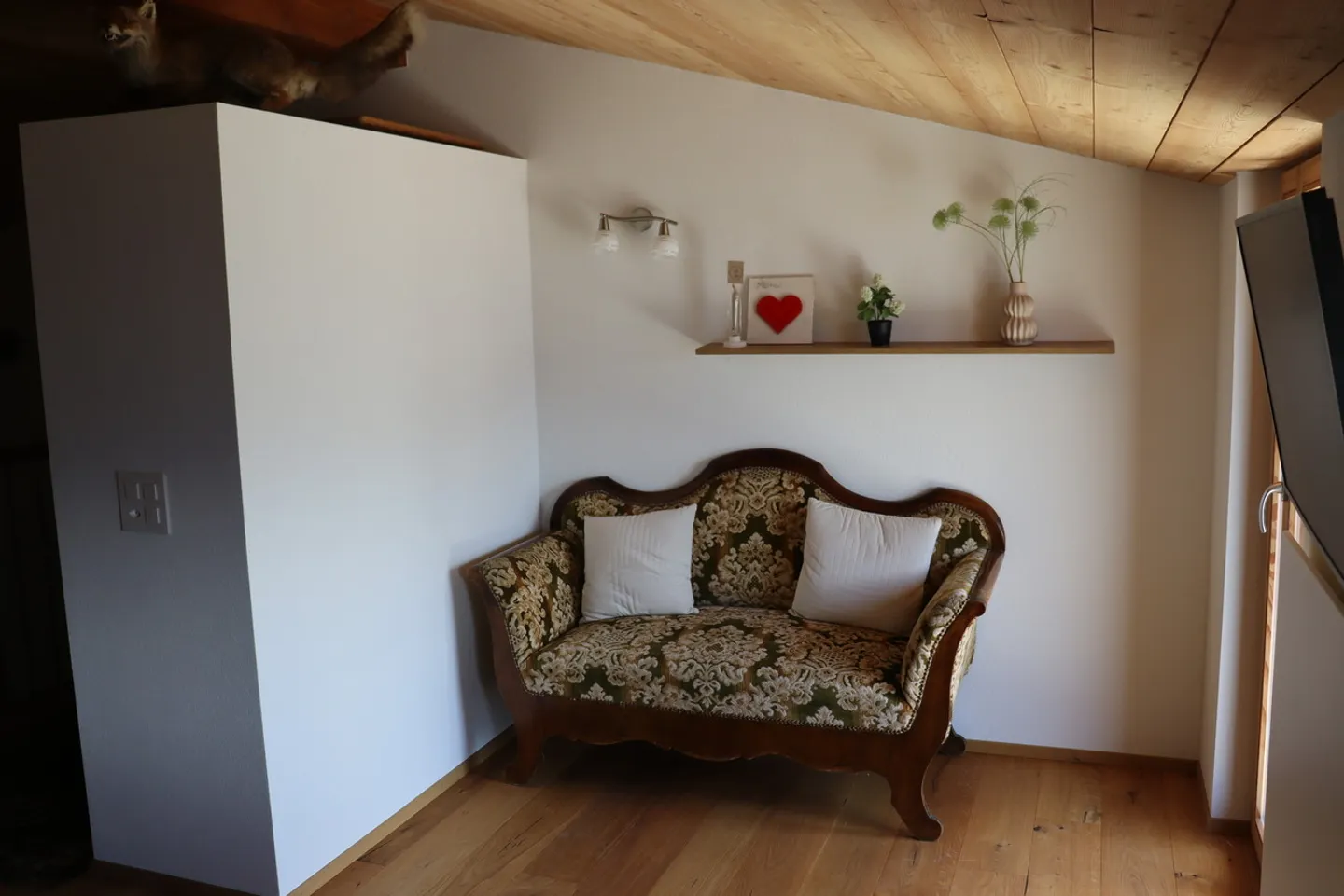 Charming Alpine House Retreat - Photo 7 of 17