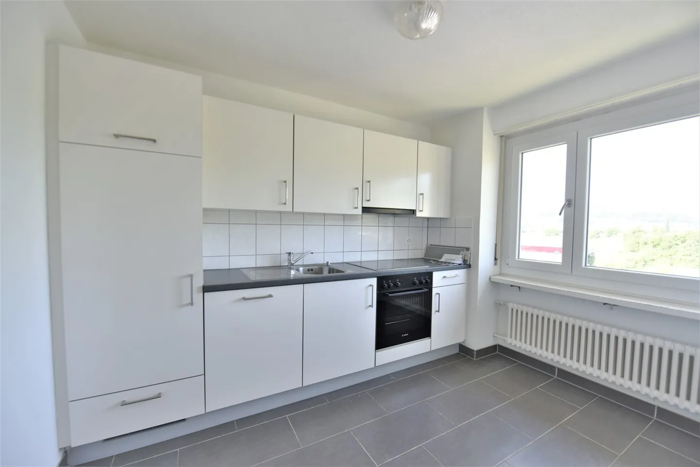 Sunny 4-Room Apartment in Delémont - Photo 2 of 8