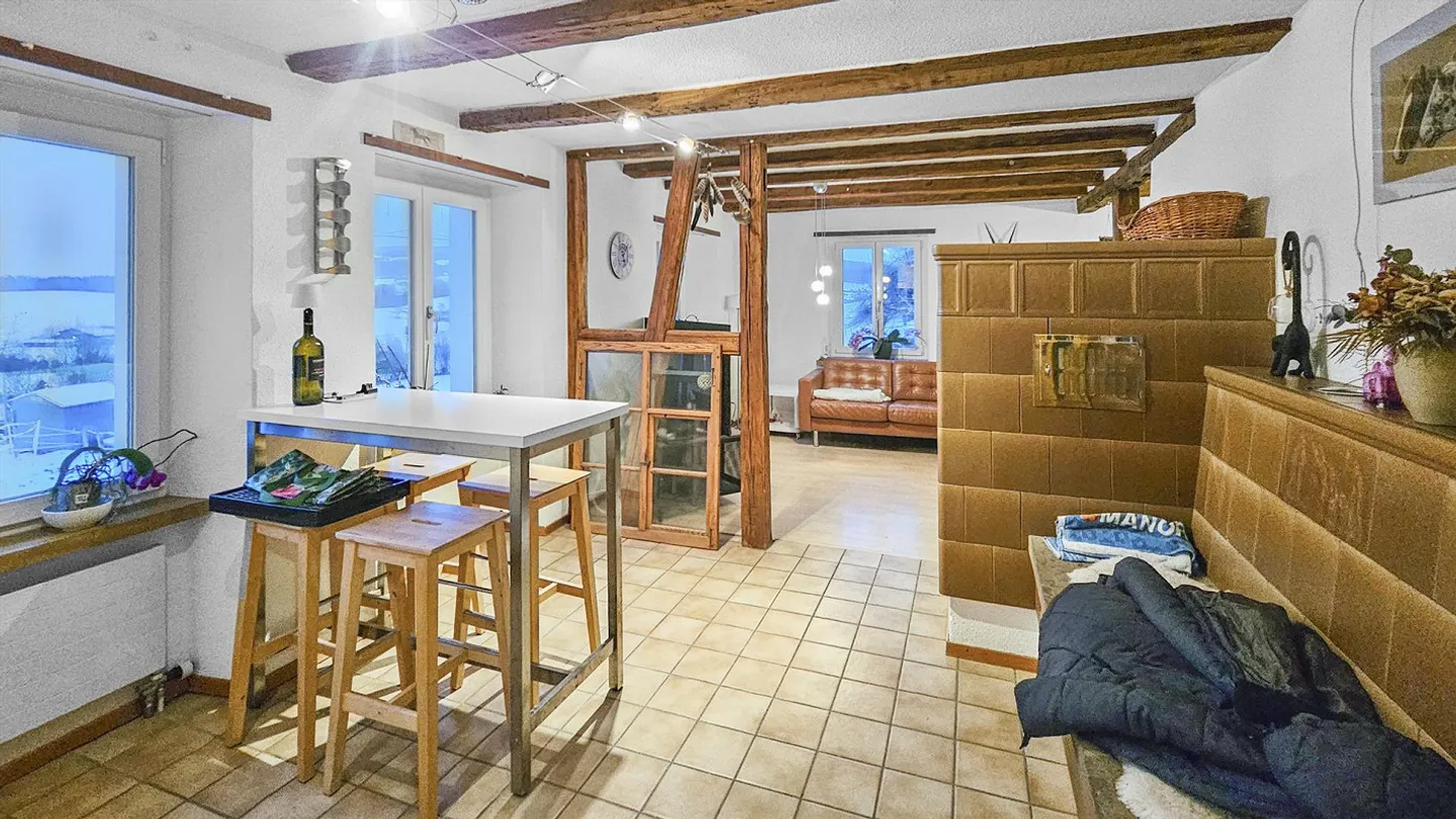 Charmante maison de ferme à deux familles avec écuries et terres de pâturage - Photo 9 sur 28