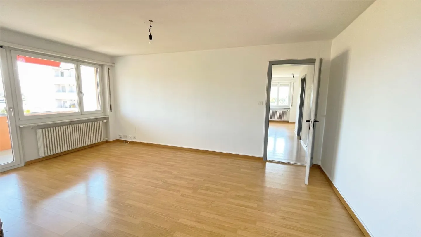 Sunny 4-Room Apartment in Delémont - Photo 3 of 8