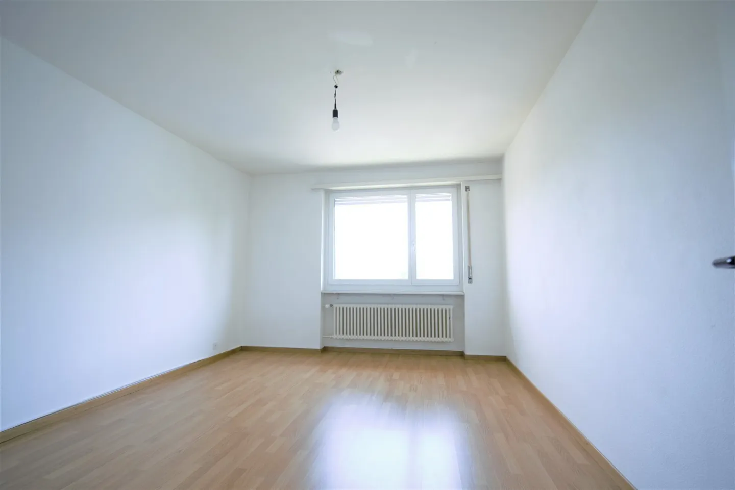 Sunny 4-Room Apartment in Delémont - Photo 5 of 8