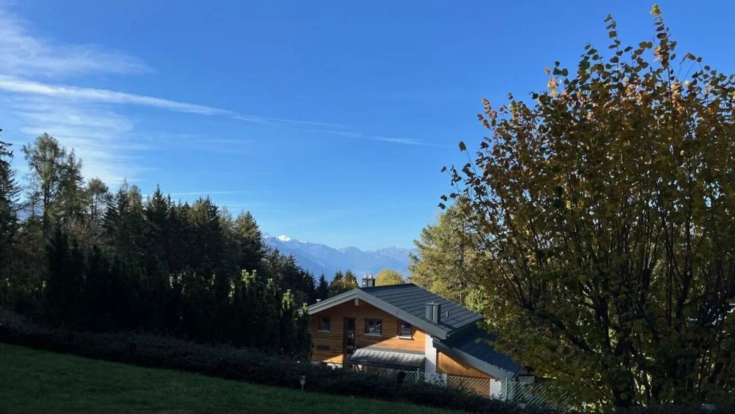 CRANS-MONTANA ZU VERMIETEN SEHR SCHÖNE WOHNUNG - Foto 1 von 3
