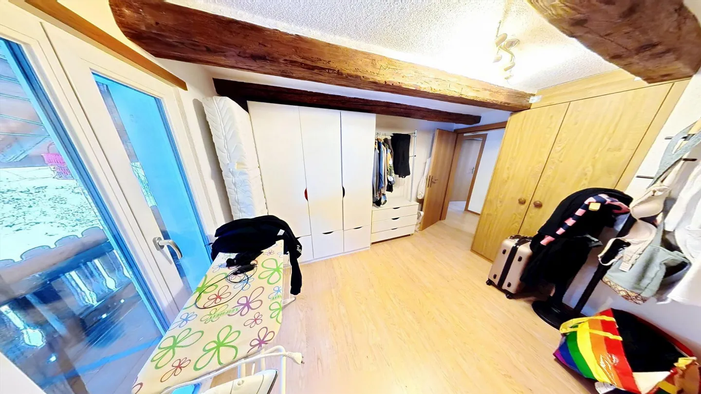 Charmante maison de ferme à deux familles avec écuries et terres de pâturage - Photo 14 sur 28