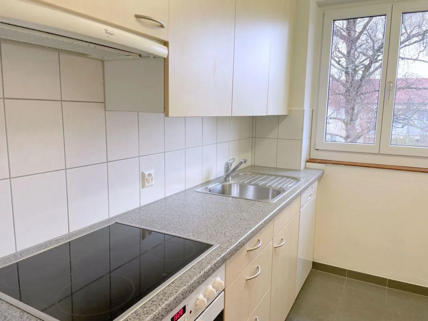 3-room apartment with large, sunny balcony - Photo 5 of 11