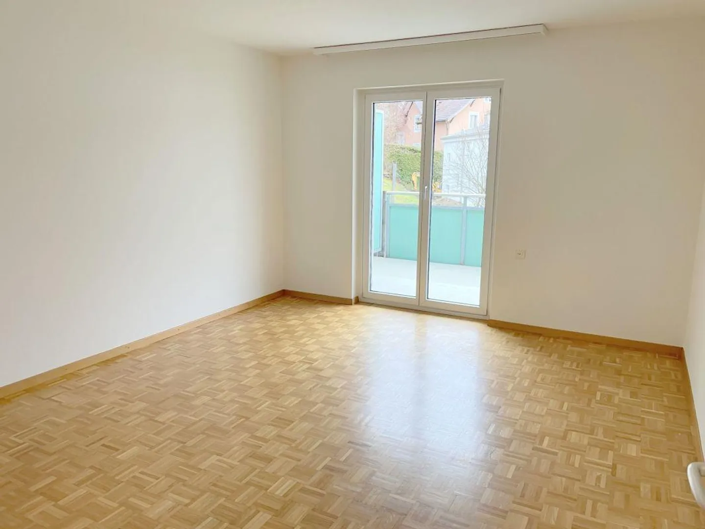 3-room apartment with large, sunny balcony - Photo 7 of 11