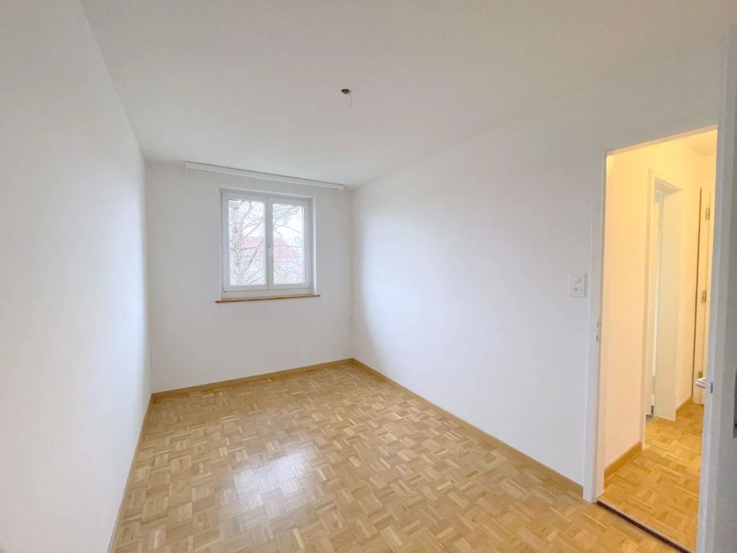 3-room apartment with large, sunny balcony - Photo 8 of 11