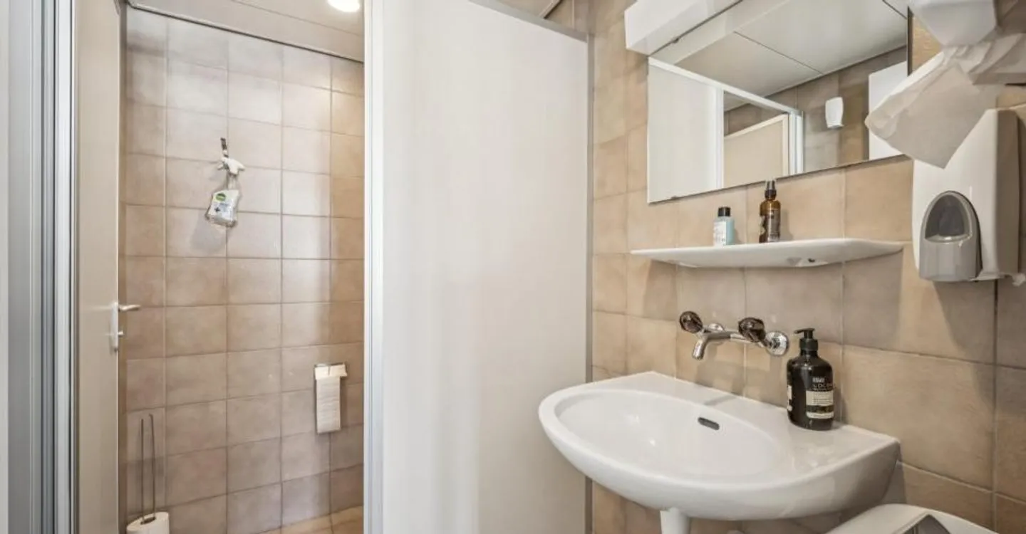Office space in prime location near Oerlikon train station - in Züri11 - Photo 6 of 9