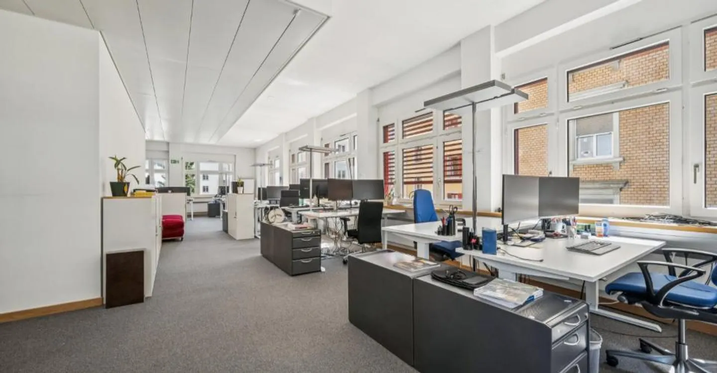 Office space in prime location near Oerlikon train station - in Züri11 - Photo 3 of 9
