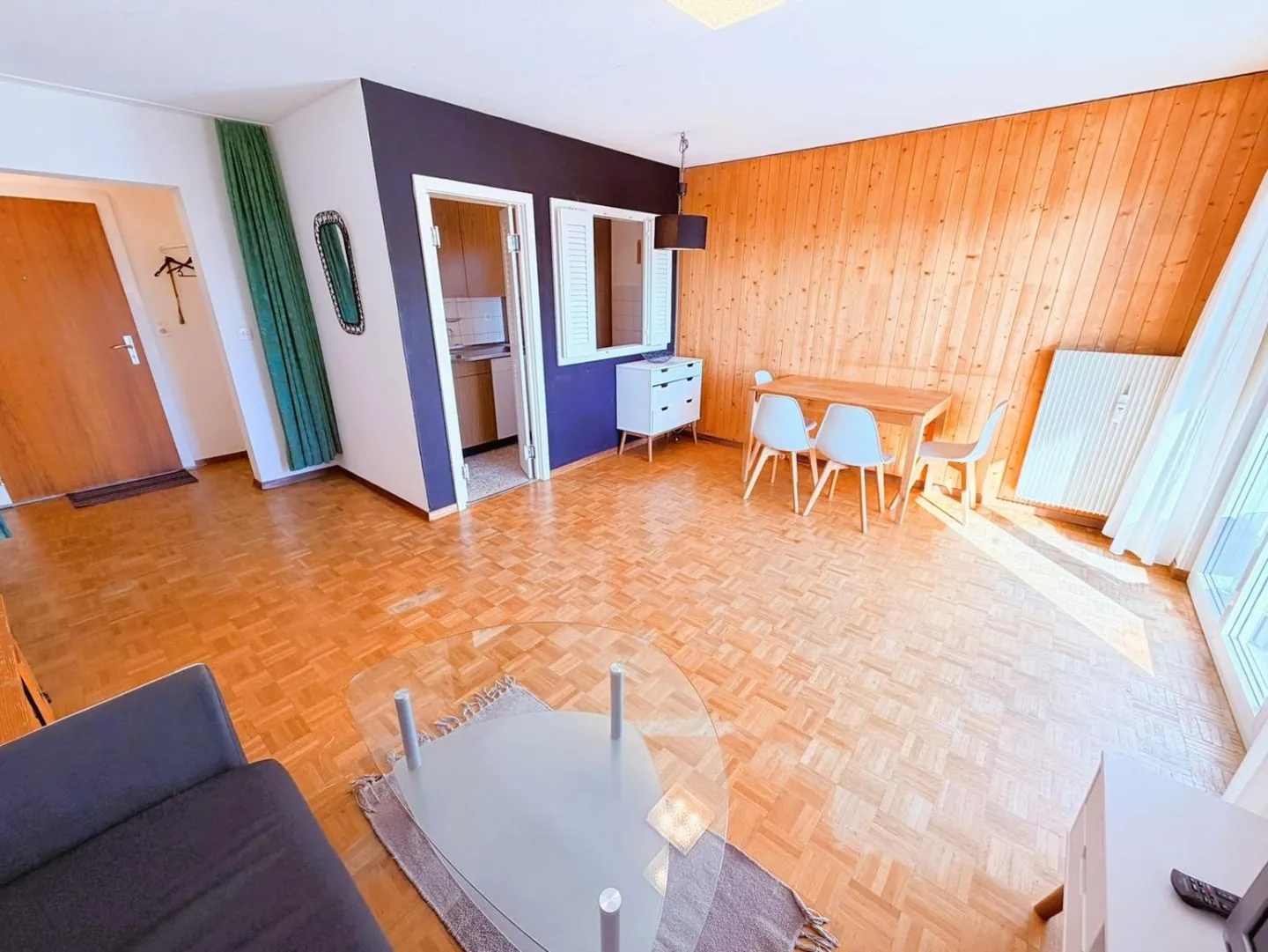 Magnifico appartamento di 2,5 stanze ristrutturato - Spazioso e luminoso - Vista meravigliosa - Posizione tranquilla - Ben posizionato - Foto 3 di 16