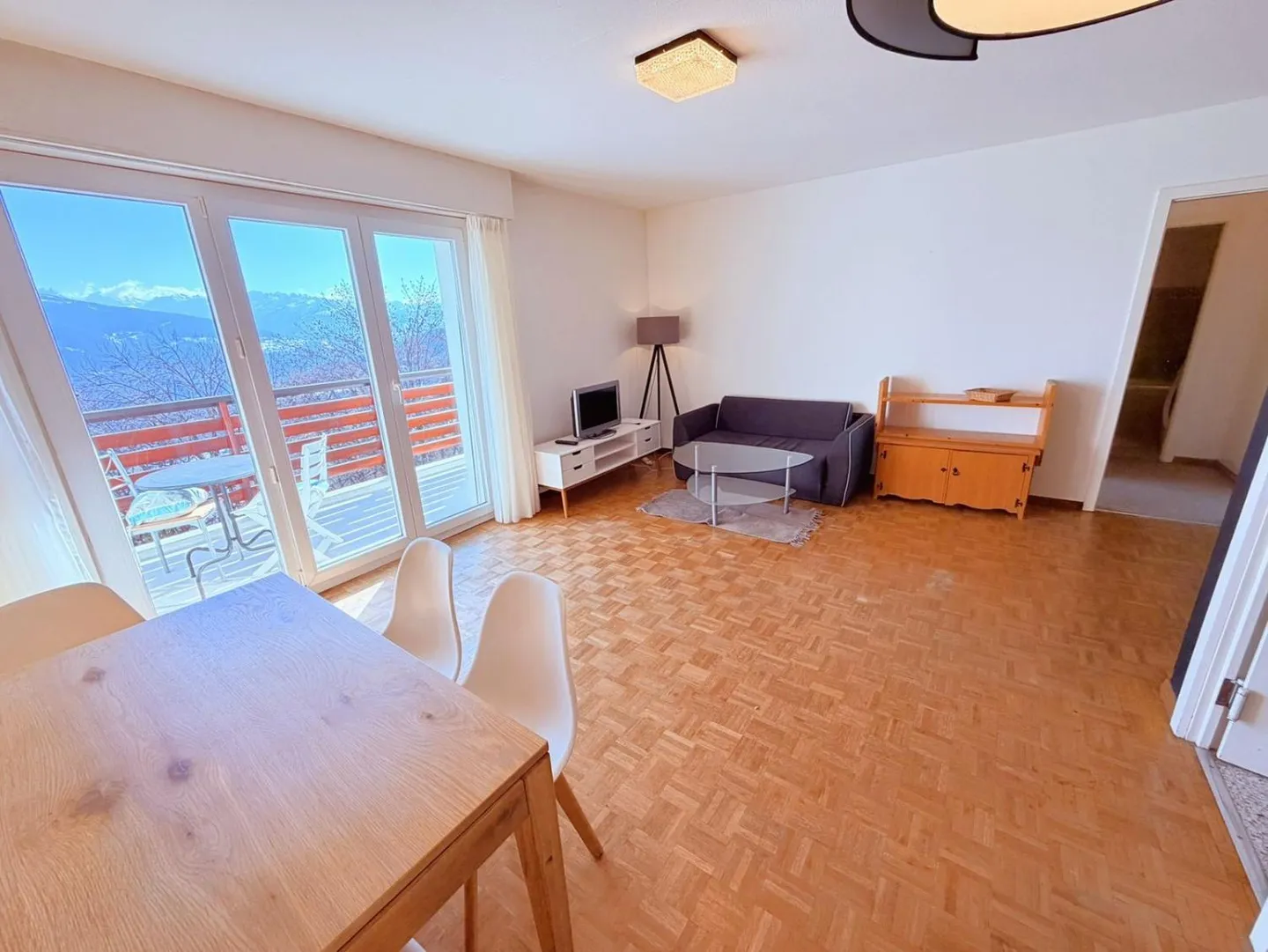 Magnifico appartamento di 2,5 stanze ristrutturato - Spazioso e luminoso - Vista meravigliosa - Posizione tranquilla - Ben posizionato - Foto 1 di 16