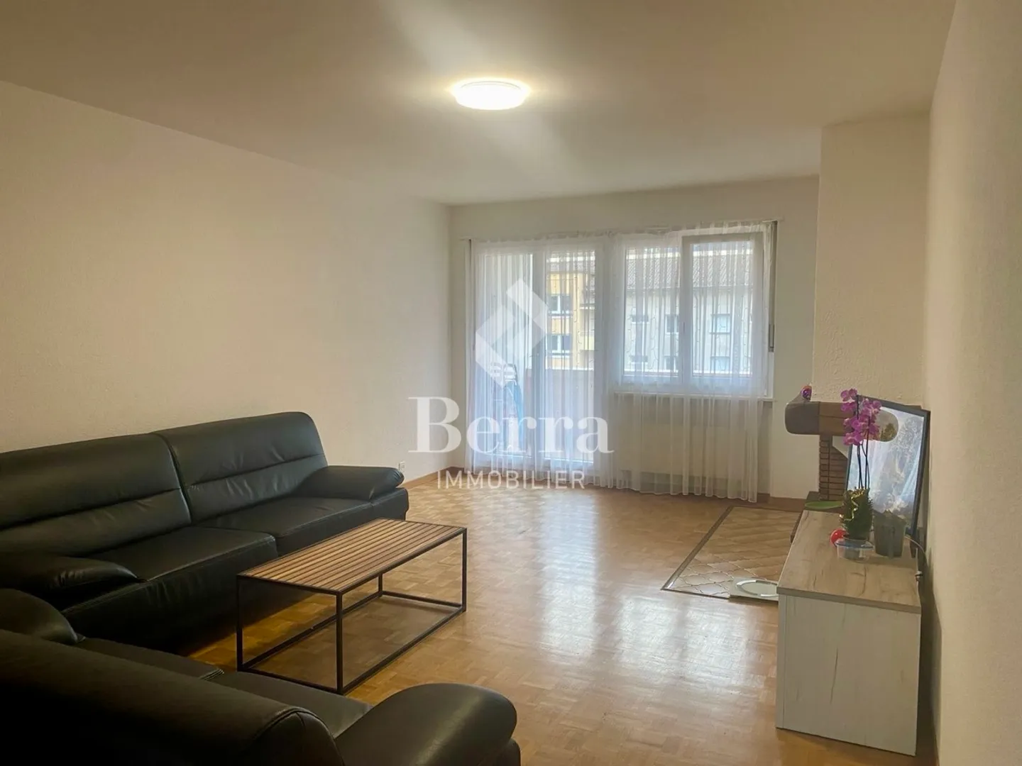 Appartement 4,5 pièces bien situé à Martigny - beau potentiel - Photo 1 sur 14