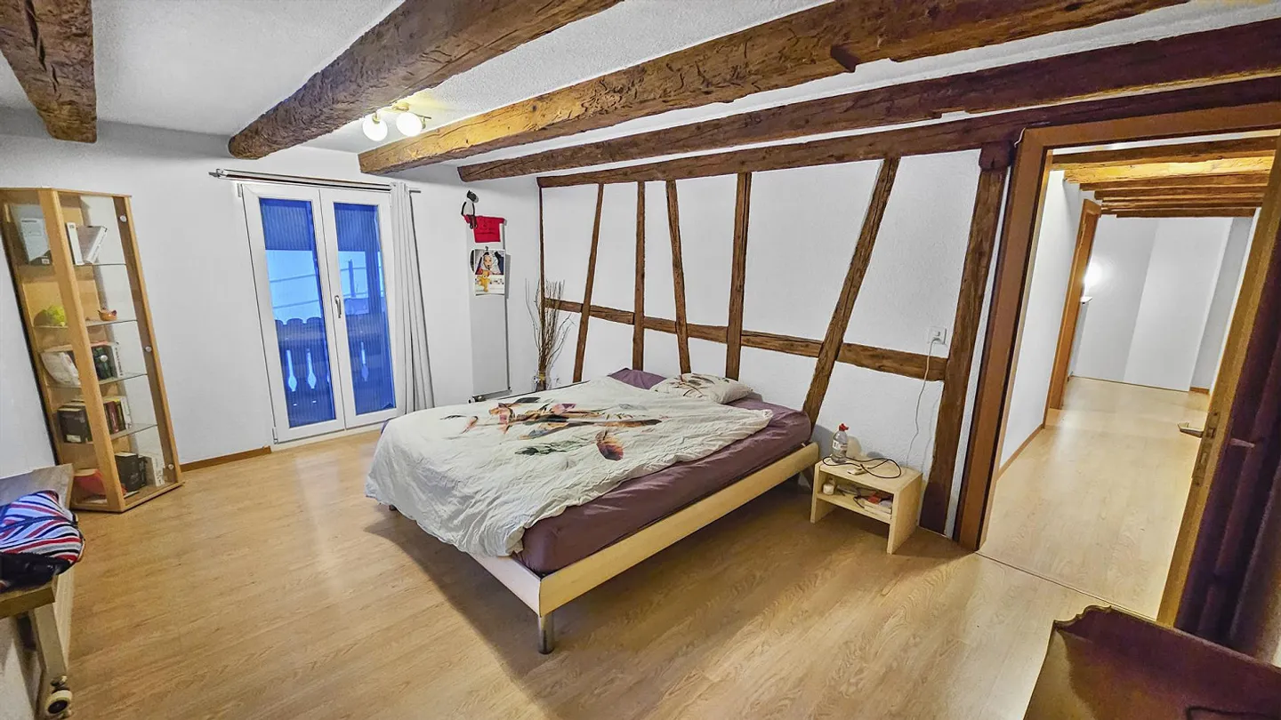 Charmante maison de ferme à deux familles avec écuries et terres de pâturage - Photo 16 sur 28