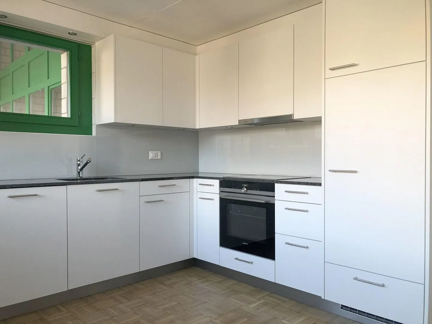 Helle 3 ½-Zimmer Wohnung mit zwei Balkonen und eigener Waschküche - Foto 3 von 9