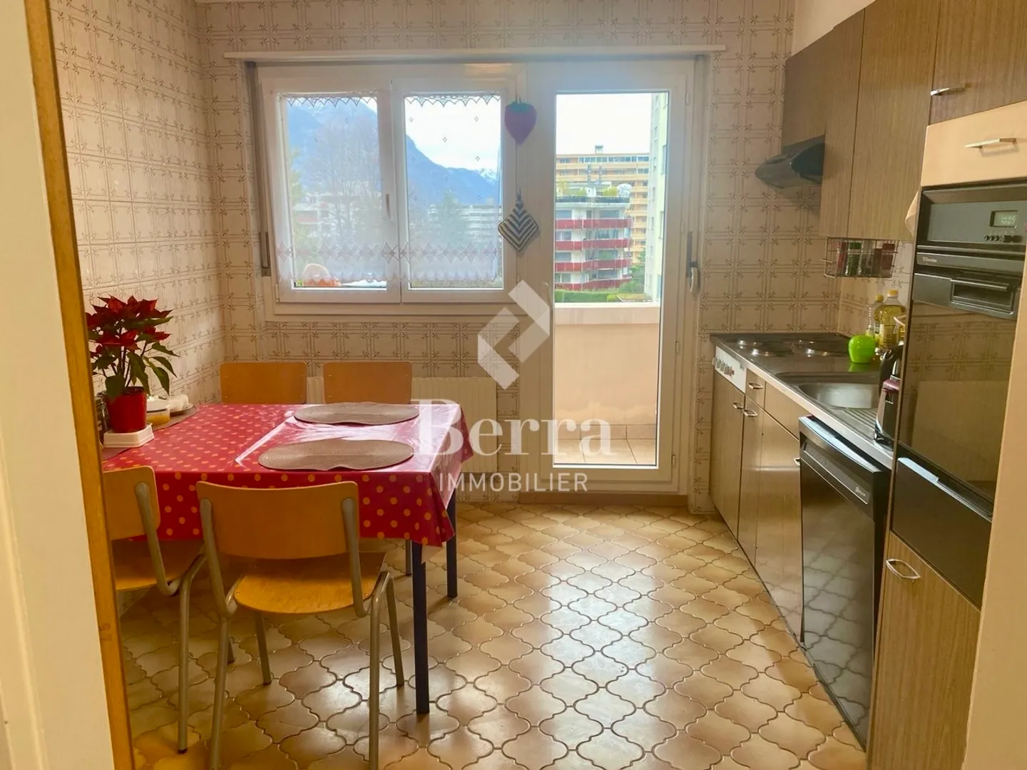 Appartement 4,5 pièces bien situé à Martigny - beau potentiel - Photo 3 sur 14