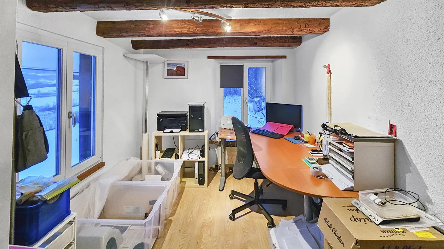 Charmante maison de ferme à deux familles avec écuries et terres de pâturage - Photo 17 sur 28